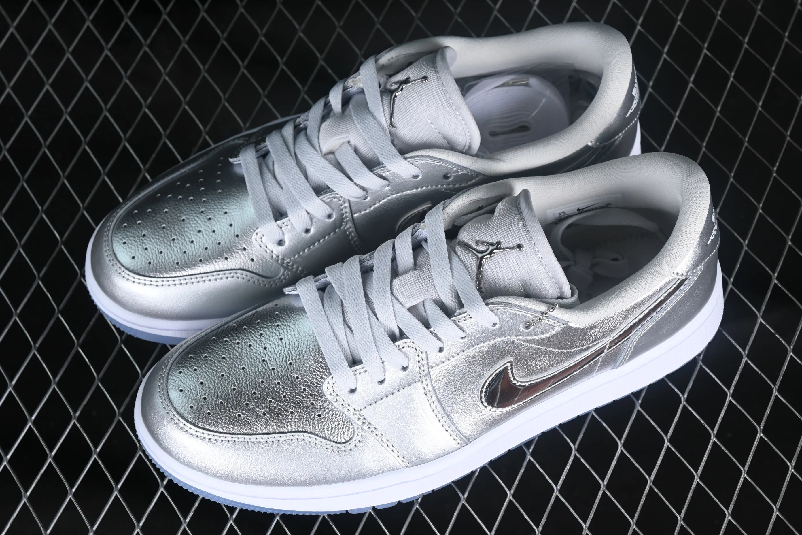 All categories Air Jordan Jordan series basketball shoes Air Jordan 1 Low G version pure original Air Jordan 1 Low Golf AJ1 Joe 1 new golf version liquid silver FD6848-001